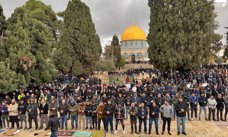 نحو 40 ألف فلسطيني يؤدون صلاة الجمعة في المسجد الأقصى المبارك