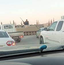 انتشار عربات مدرعة في مناطق من جنوب شرق العاصمة الليبية وإغلاق طرق بسواتر ترابية