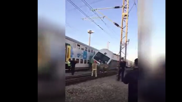 إصابة 22 شخصاً في حادث إصطدام قطاري مترو أنفاق في العاصمة الايرانية