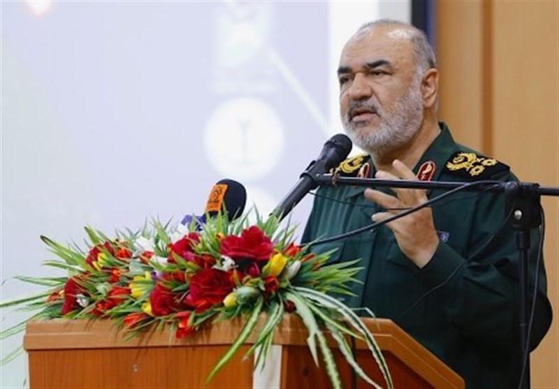 سلامي: العدو يسعى وراء إضعاف ثقة الشعب الإيراني بنفسه