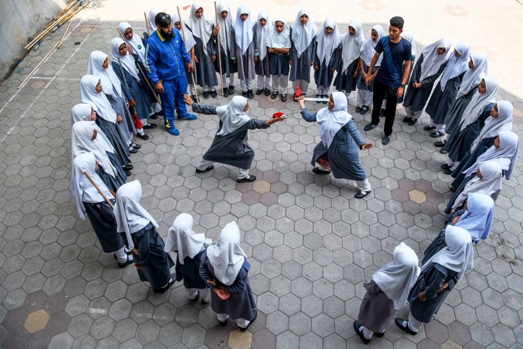 مدرسة هندية تمنع طالبات محجبات من دخول فصولهن الدراسية