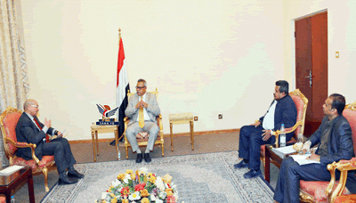 رئيس الوزراء يطّلع من وزير التخطيط على تحضيرات زيارة مارك لوكوك