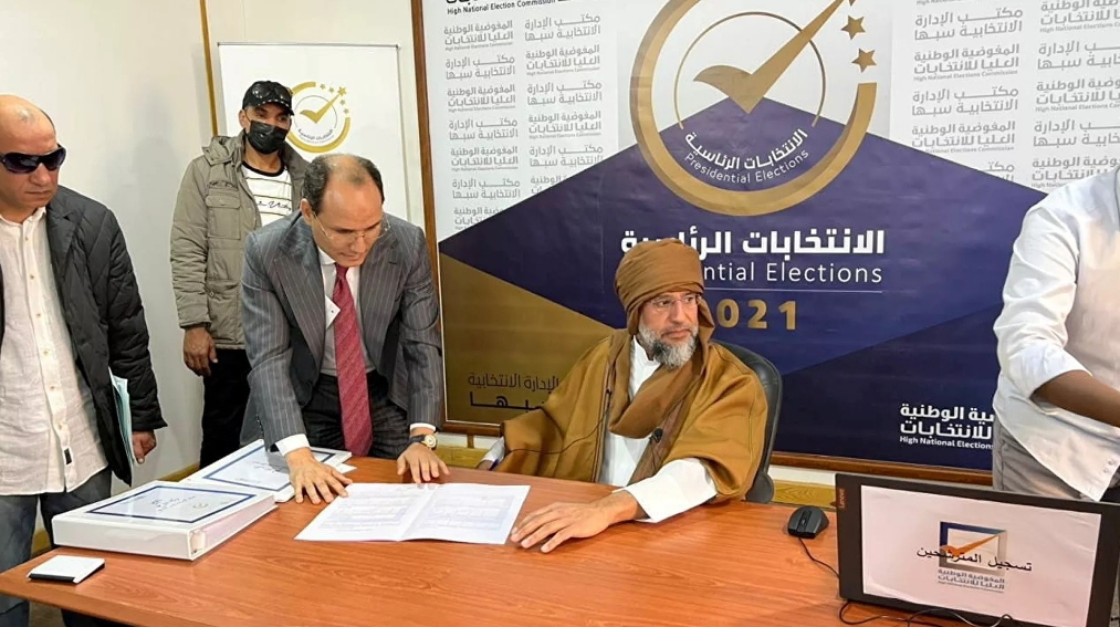 سيف الإسلام القذافي يطلق مبادرة لإنهاء الأزمة في ليبيا