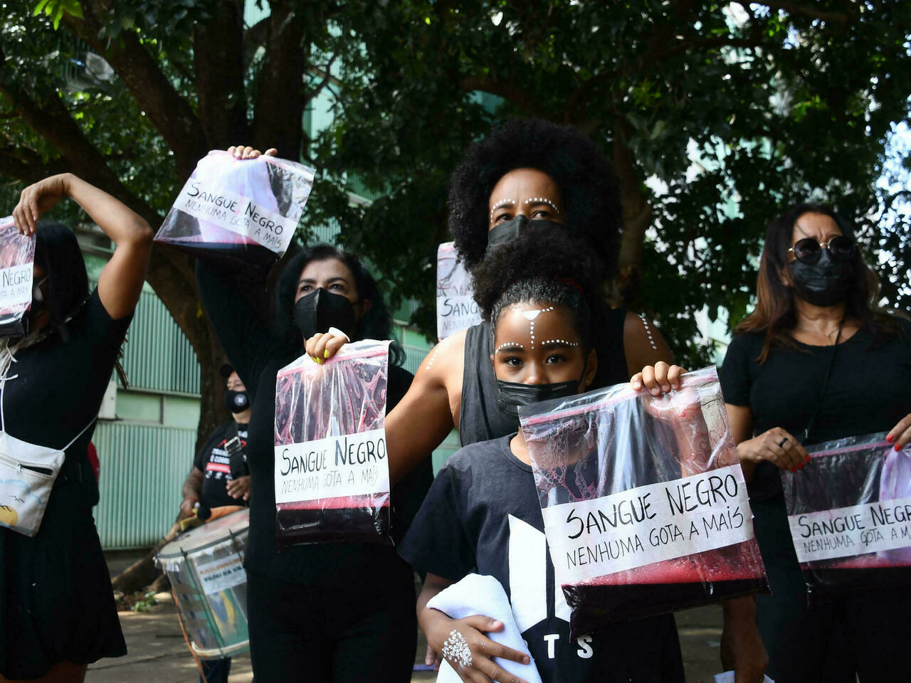 المئات يطالبون بالعدالة لكونغولي ضرب حتى الموت في البرازيل