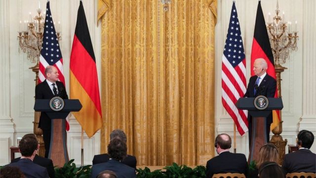 بايدن يهدد بإغلاق “نورد ستريم 2” إذا غزت روسيا أوكرانيا