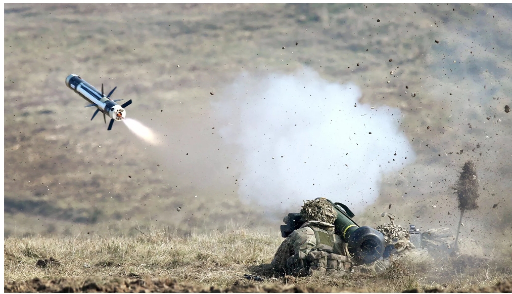 وزير الدفاع الأوكراني ينشر صورا لشحنة أسلحة أمريكية جديدة وصلت كييف