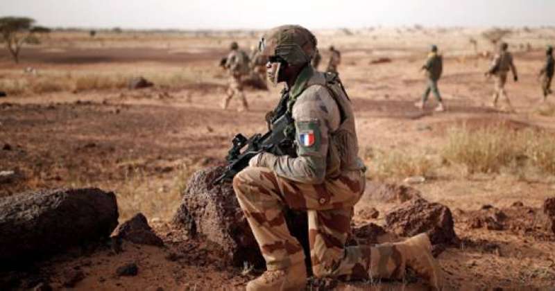 الجيش الفرنسي يعلن مقتل 40 متشددا على الحدود بين بنين وبوركينا فاسو