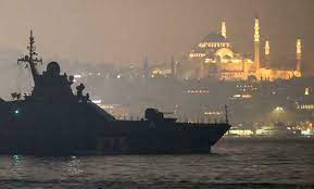 سفينة حربية روسية تعبر مضيق إسطنبول متجهة إلى البحر الأسود