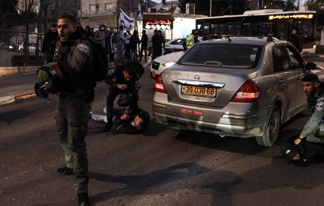 قوات الاحتلال تشن هجوماً وحشياً على المتضامنين في حي الشيخ جراح