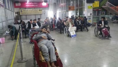 50 جريحا يغادرون مطار صنعاء الدولي لتلقى العلاج في الخارج