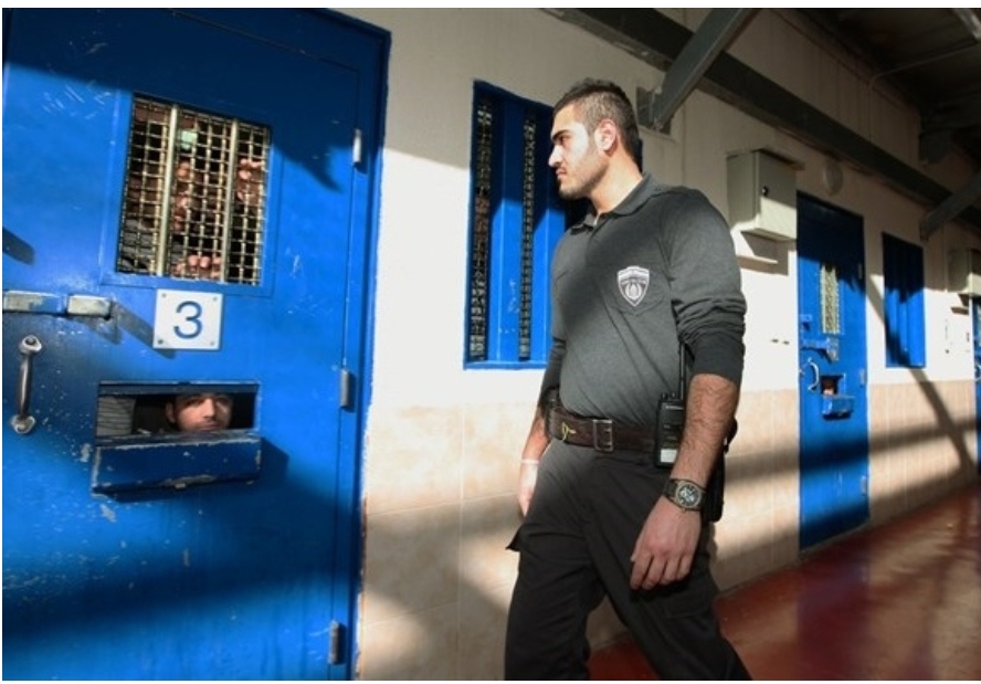 أسرى “عوفر” يقررون خطوات احتجاجية إضافية