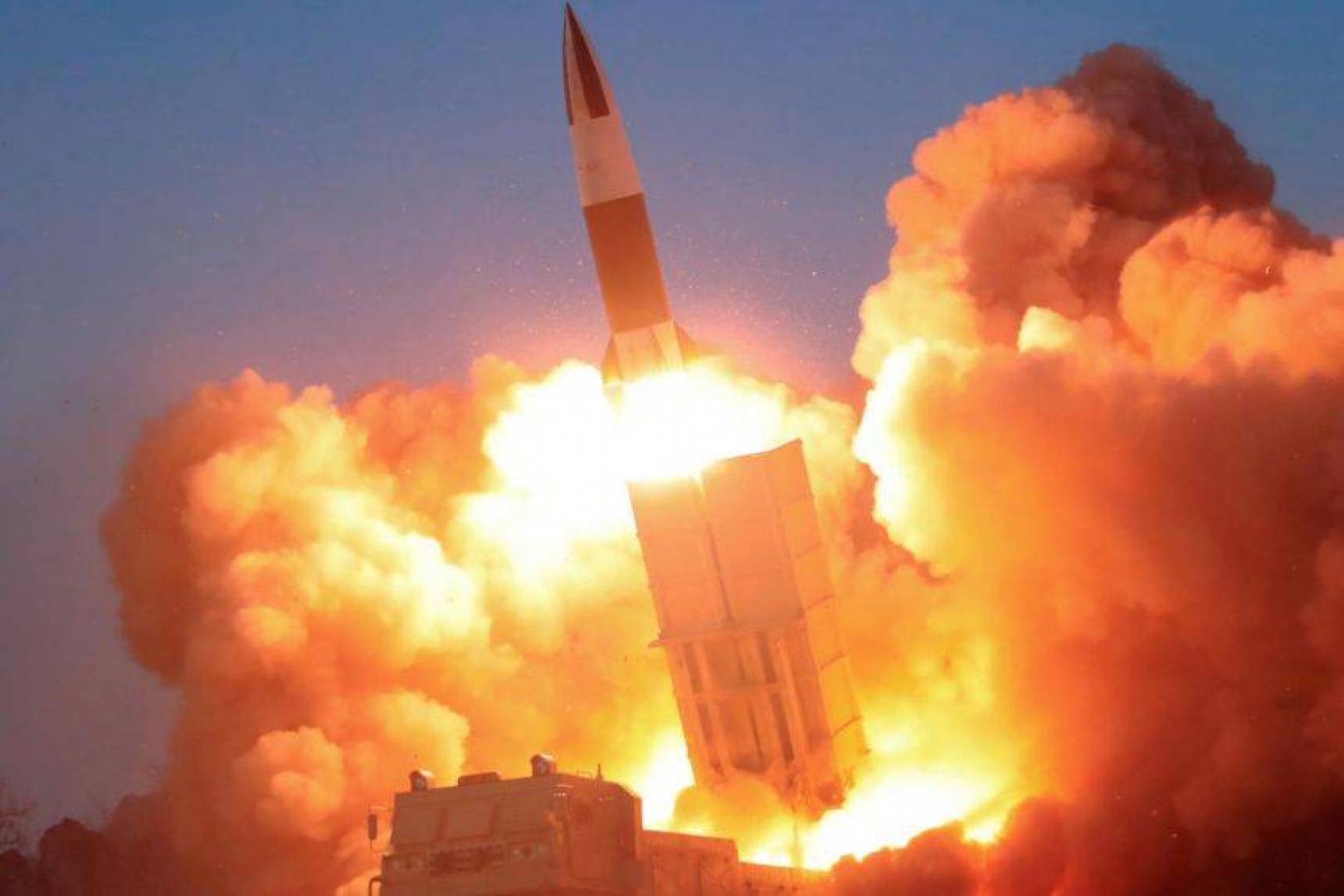 كوريا الشمالية تطلق “مقذوفا غير محدد” باتجاه الشرق