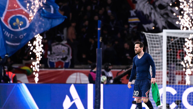 ميسي يعود إلى مدينة برشلونة بقميص سان جيرمان