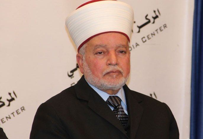 مفتي القدس يستنكر اقتحام “مايك بنس” للمسجد الإبراهيمي بالخليل