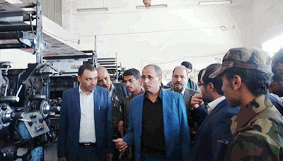 وزير الإعلام يطلع على سير العمل بمؤسسة الثورة للصحافة والطباعة والنشر