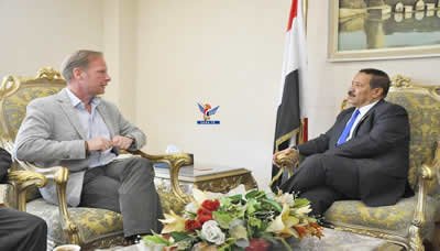 وزير الخارجية يلتقي رئيس مكتب الاتحاد الدولي لجمعيات الصليب والهلال الأحمر