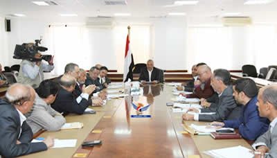 الجنيد يؤكد أهمية اضطلاع الوزارات والمؤسسات الخدمية بواجباتها
