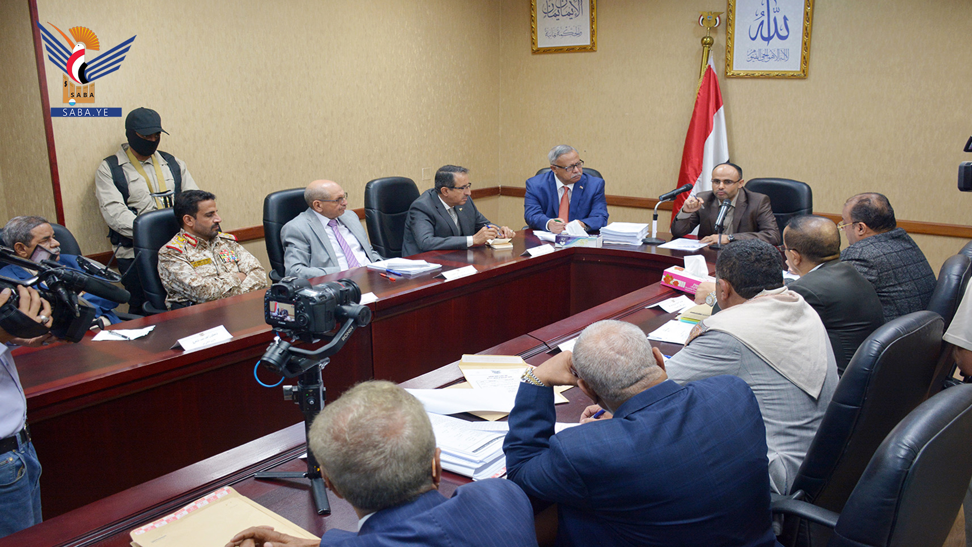 الرئيس المشاط: أعد شعبنا أننا لن نقف مكتوفي الأيدي تجاه الحصار وأن الرد آت لا محالة الرئيس المشاط: أعد شعبنا أننا لن نقف مكتوفي الأيدي تجاه الحصار وأن الرد آت لا محالة