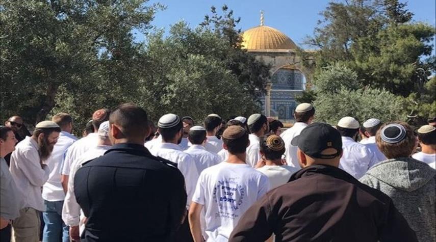 عشرات المستوطنين يقتحمون “الأقصى”