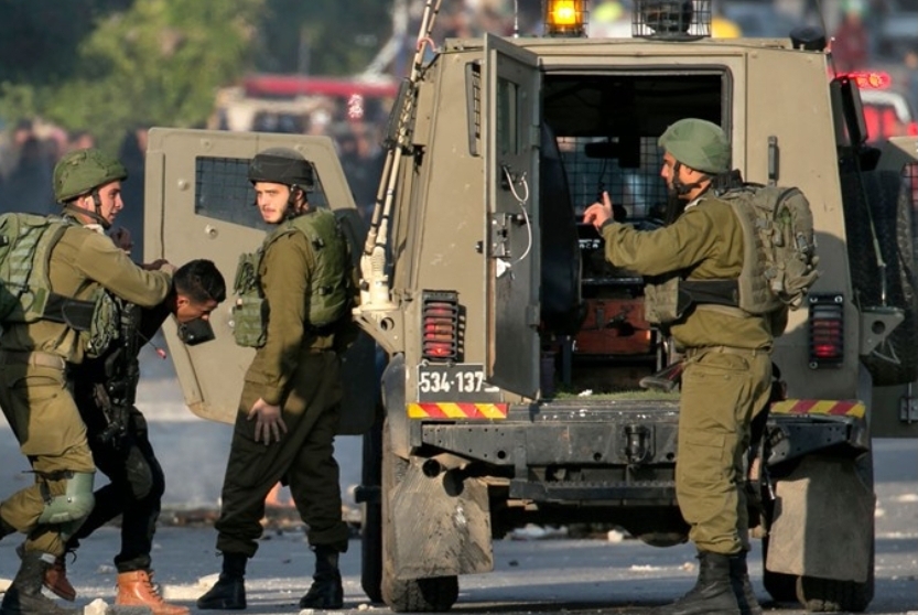 اعتقلت قوات الاحتلال الإسرائيلي، فجر اليوم الجمعة، 12 مواطنا فلسطينيا من الضفة.