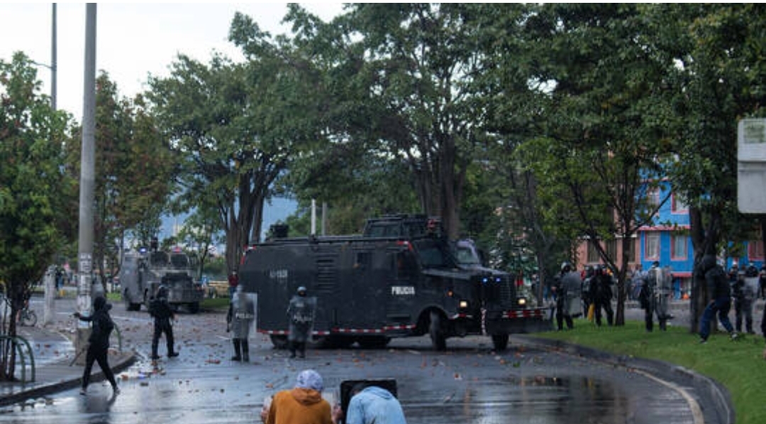 اشتباكات بين الشرطة ومتظاهرين في عدة مدن كولومبية