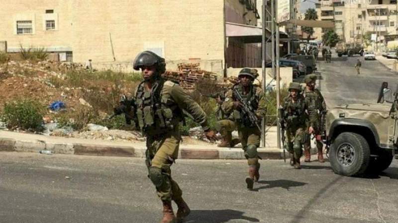 العدو يغلق مدخلي مخيم الفوار وبلدة دورا ويعيث خرابا في بلدات الضفة