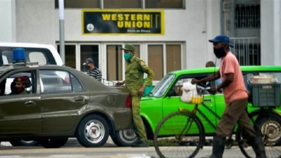 أمريكا تخفّف العقوبات عن كوبا