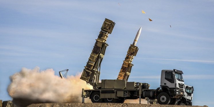 صواريخ “باور 373” محلية الصُنع تدخل الخدمة بالدفاع الجوي الإيراني