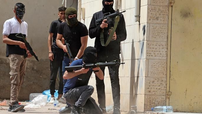 مقاومون فلسطينيون يستهدفون 3 حواجز صهيونية بالرصاص والعبوات المتفجرة