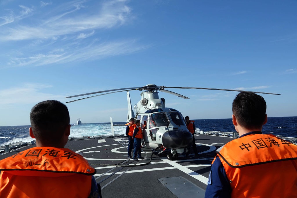 الصين تستعرض قواتها البحرية بناقلة طائرات ضخمة جديدة.. التايمز: قفزة كبيرة لقوة بكين البحرية