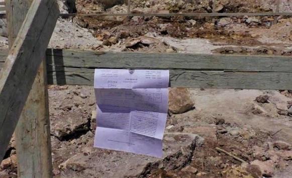 الاحتلال الاسرائيلي يوقف العمل والبناء في قرية مردا شمال سلفيت