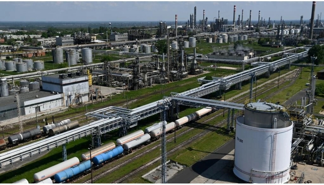 الاتحاد الأوروبي يحظر القسم الأكبر من النفط الروسي خلال ستة أشهر