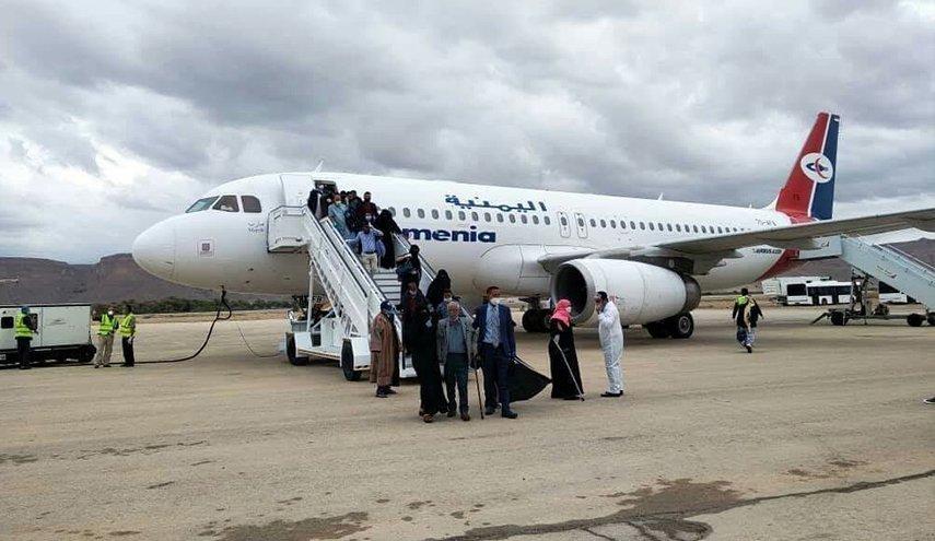 شاهد: كواليس الرحلة اليمنية الوحيدة للقاهرة شاهد: كواليس الرحلة اليمنية الوحيدة للقاهرة