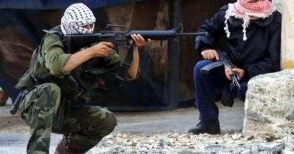 مقاومون فلسطينيون يطلقون النار تجاه مستوطنة “كريات أربع” شرق الخليل