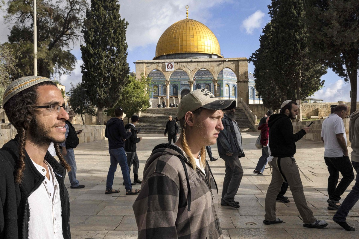 مستوطنون يقتحمون المسجد الأقصى