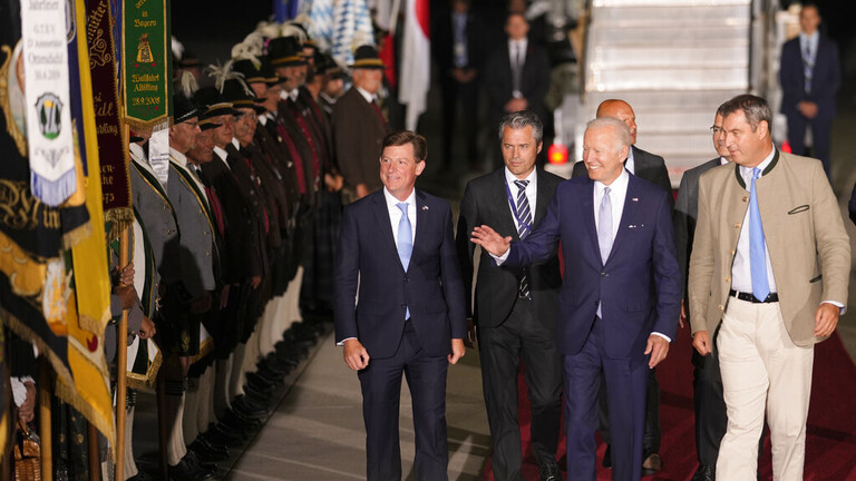 فرنسا تؤيّد وضع “حدّ أقصى لأسعار” النفط على مستوى “الدول المنتجة”