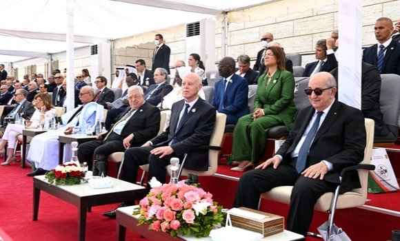 الجزائر تحتفل بذكرى الاستقلال باستعراض عسكري ضخم