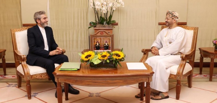 وزير الخارجية العماني يلتقي مسؤولا إيرانيا