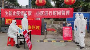 السلطات الصينية تغلق إحدى ضواحي مدينة ووهان بؤرة أول إصابة بكورونا