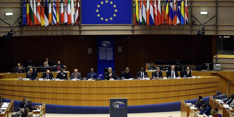 الاتحاد الأوروبي يقرر تمديد عقوباته المفروضة على روسيا ستة أشهر