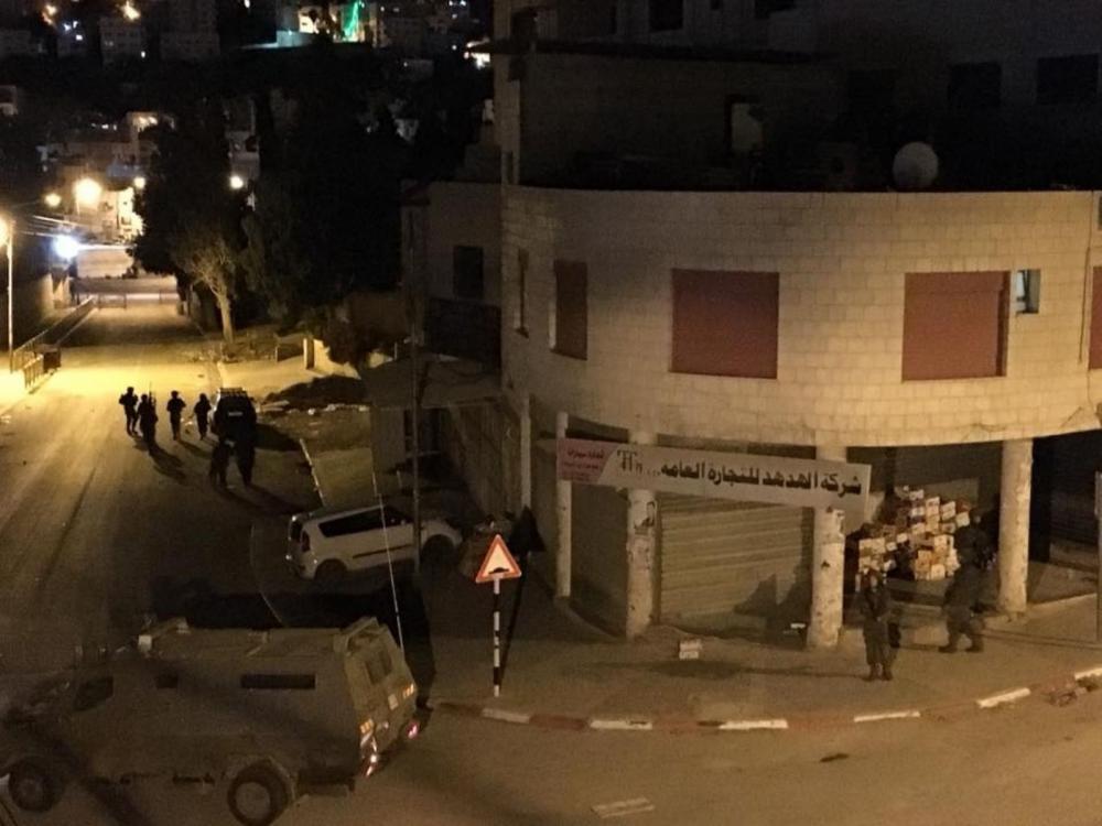 فلسطين: اعتقال شابين من نابلس ومواجهات في محيط قبر يوسف