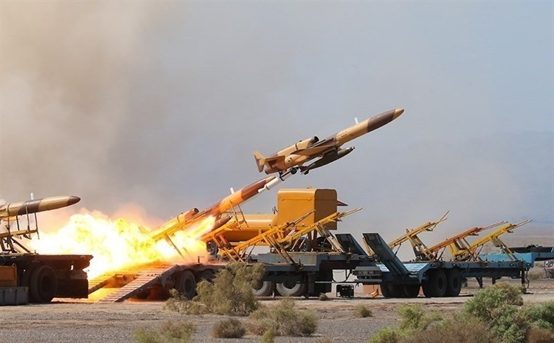 مناورة الجيش الإيراني في يومها الثاني.. المُسيرات تدمر الأهداف البحرية المحددة بنجاح