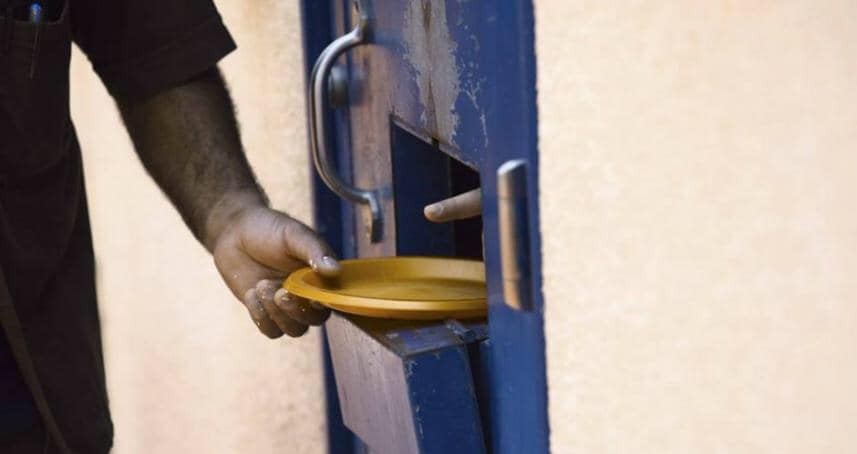 الأسرى الفلسطينيون يبدأون اليوم أولى خطواتهم النضالية بحل التنظيمات