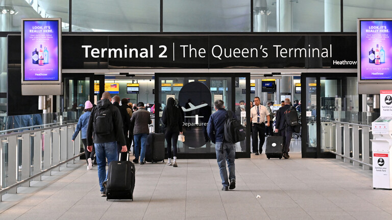 إخلاء مبنى في مطار هيثرو بلندن عقب إنذار أمني بسبب حقيبة مشبوهة