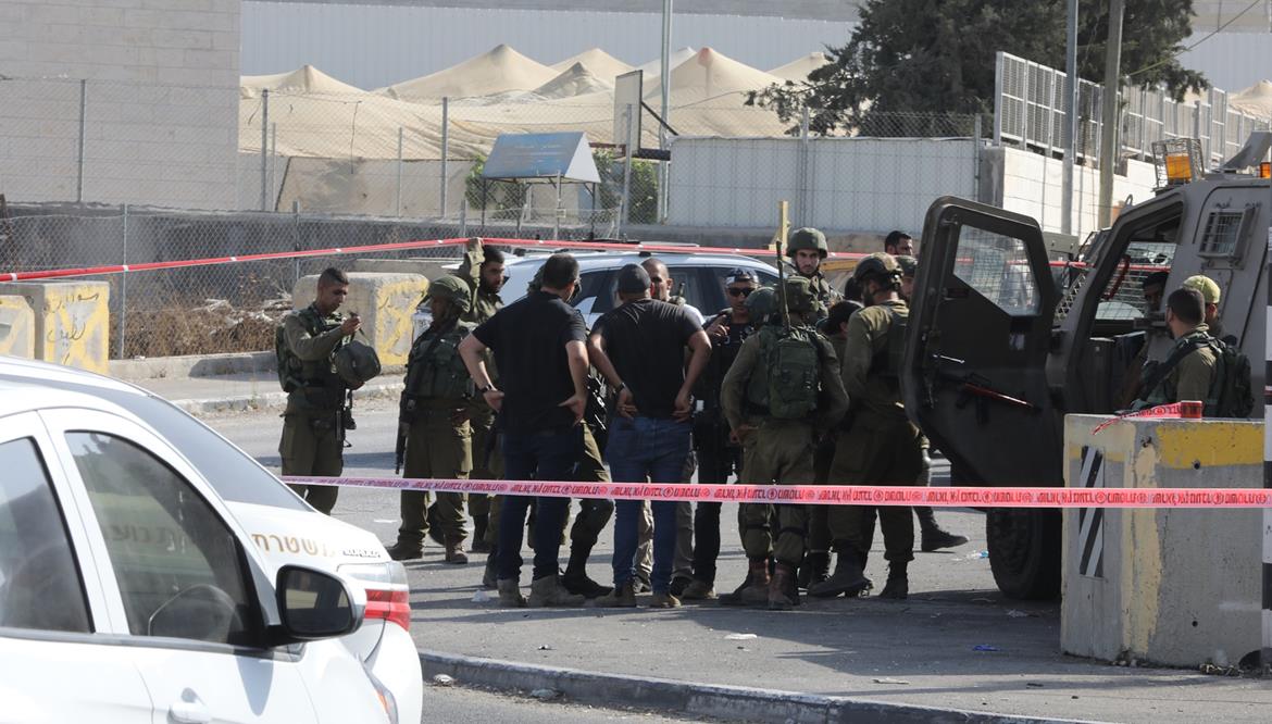 استشهاد شاب فلسطيني برصاص العدو الصهيوني في الخليل عقب تنفيذه عملية طعن