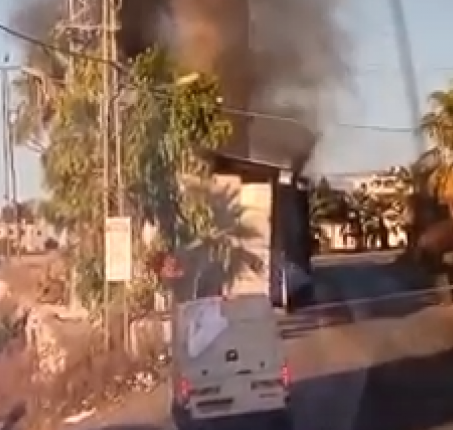 إصابة سبعة جنود صهاينة جراء إحراق برج عسكري صهيوني على مدخل بيت أمر بالخليل