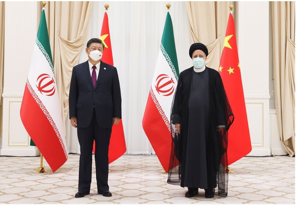 الرئيس الايراني یلتقي نظيره الصيني