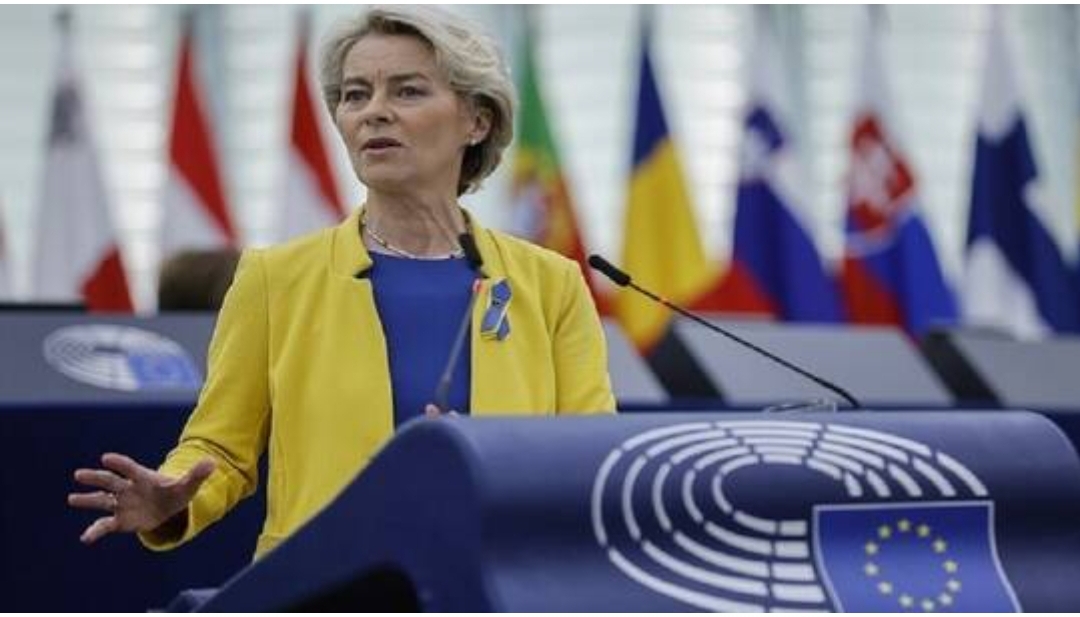 رئيسة المفوضية الأوروبية: من الضروري تزويد أوكرانيا بالأسلحة