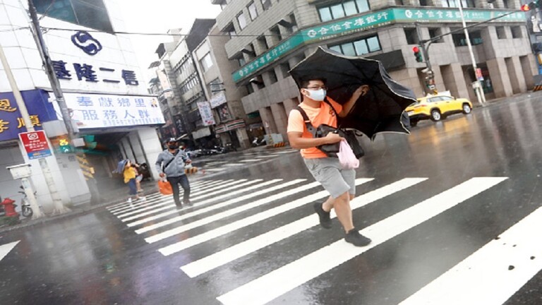 الآلاف في مراكز إيواء في اليابان استعدادا لوصول الإعصار نانمادول