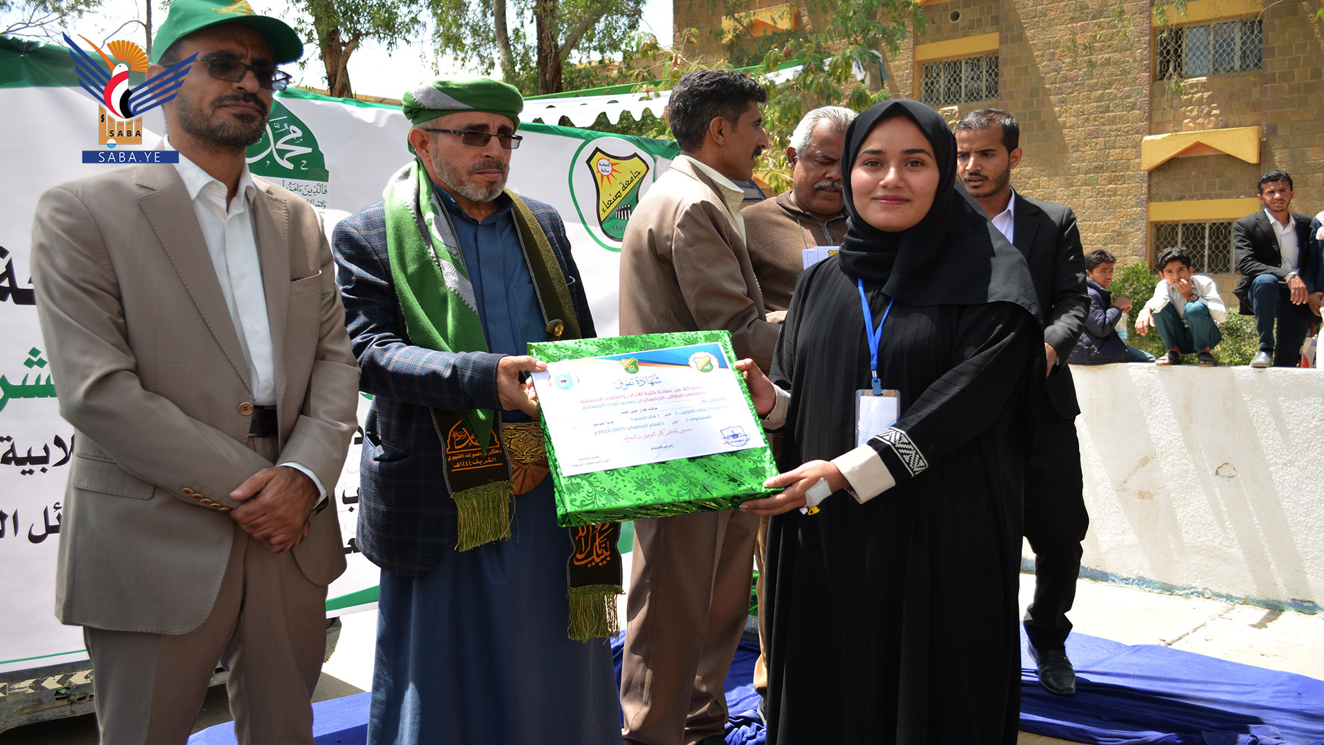 تكريم أوائل آداب وعلوم جامعة صنعاء تزامنا مع ذكرى المولد النبوي